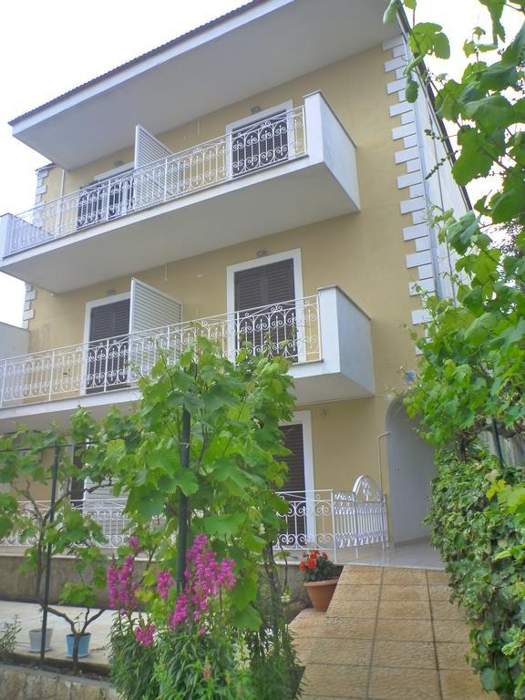 בניטסס Flora Studios Corfu - Adults Only מראה חיצוני תמונה
